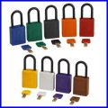 SafeKey-nylonowe-plastikowe-nieprzewodzace-klodki-lockout-brady.jpg